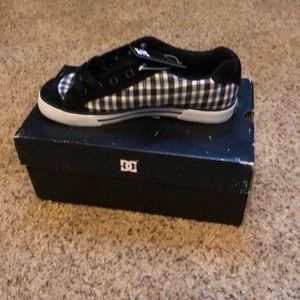 DC women’s shoes size 6